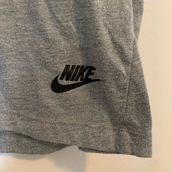 🤩 3 for $20 / Nike Grey Tank top - Picture 2 of 4